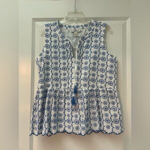 Vineyard Vines NWOT Peplum Shirt with Blue Floral Embroidery